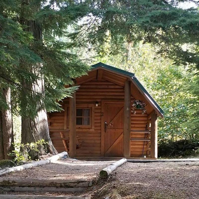 Sicamous Rv & Cabin Resort Malakwa Eksteriør billede