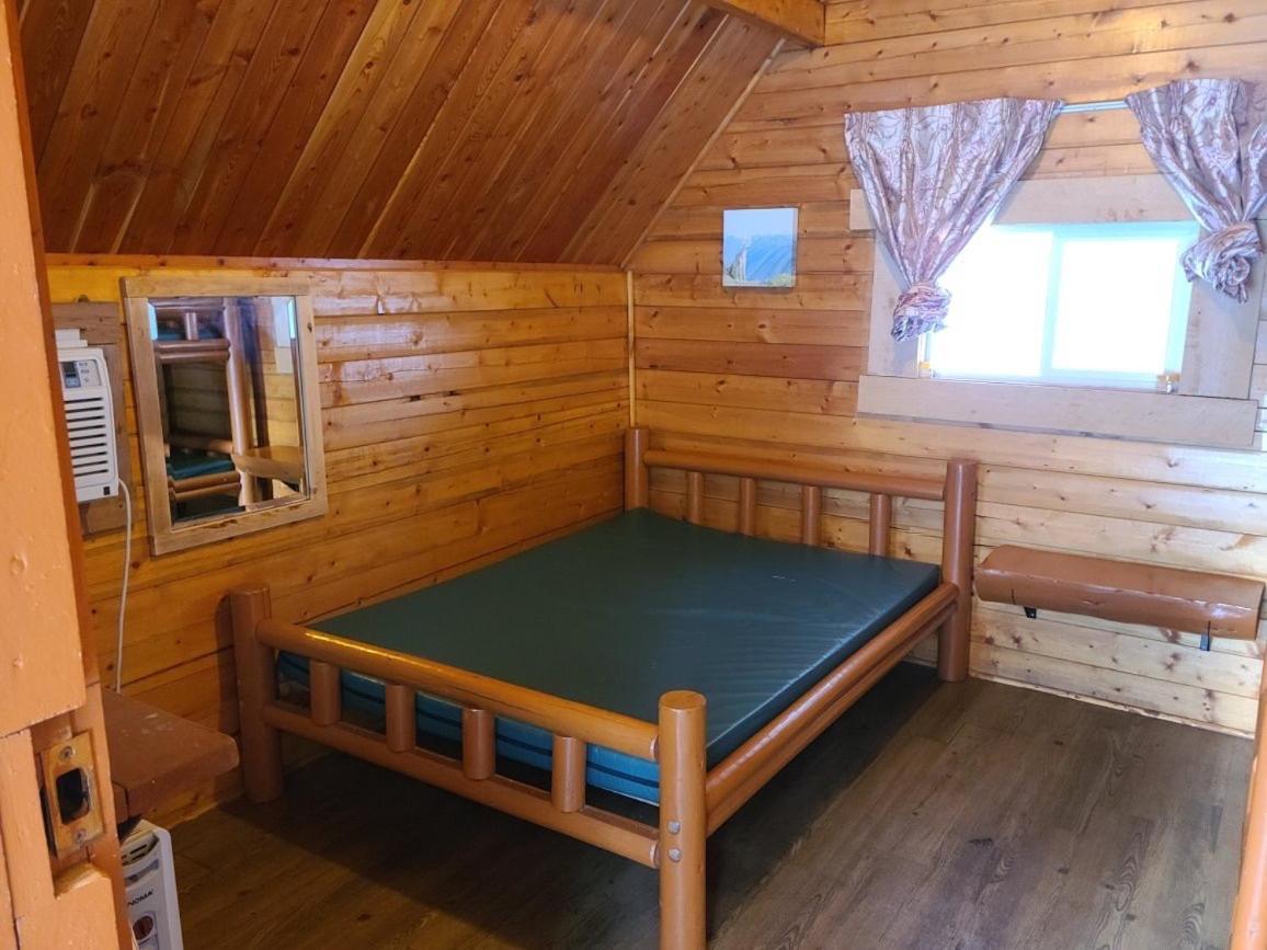 Sicamous Rv & Cabin Resort Malakwa Eksteriør billede