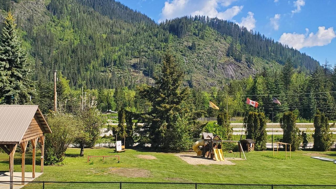 Sicamous Rv & Cabin Resort Malakwa Eksteriør billede