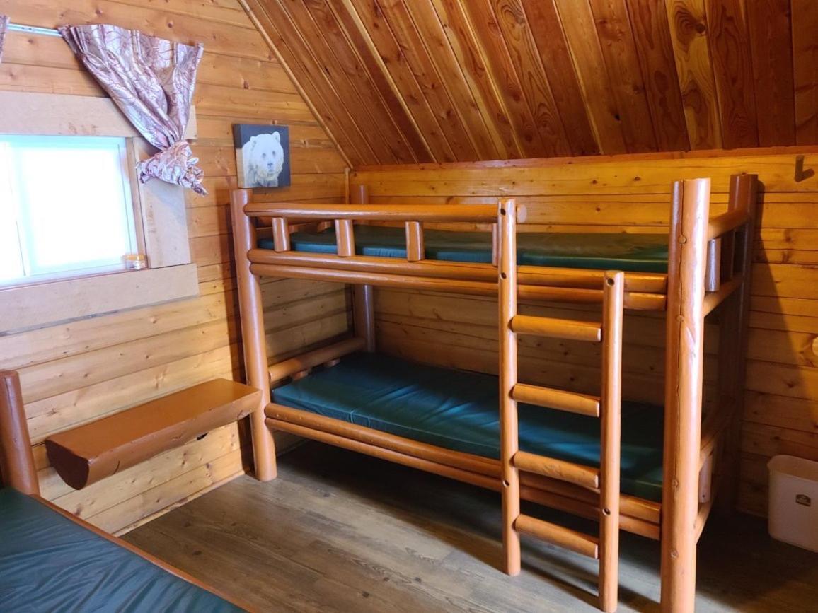 Sicamous Rv & Cabin Resort Malakwa Eksteriør billede