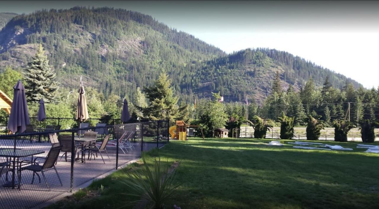 Sicamous Rv & Cabin Resort Malakwa Eksteriør billede