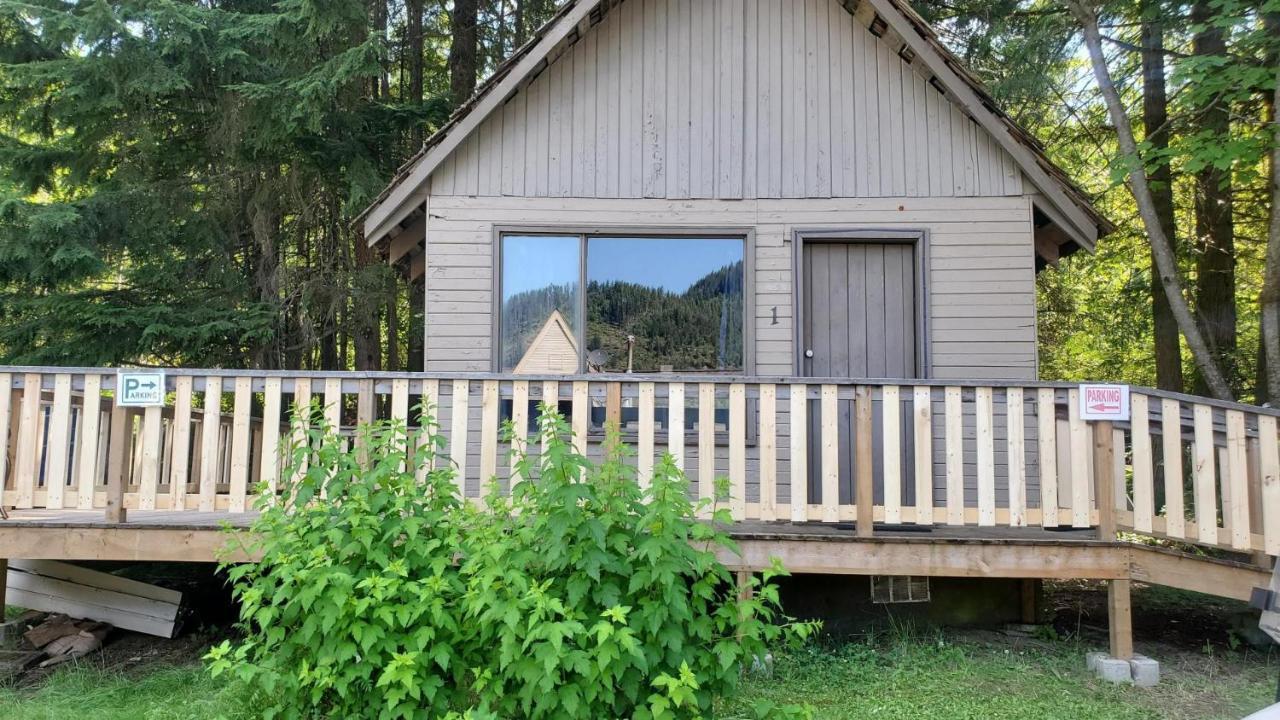 Sicamous Rv & Cabin Resort Malakwa Eksteriør billede
