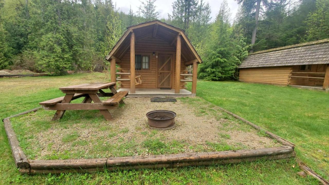 Sicamous Rv & Cabin Resort Malakwa Eksteriør billede